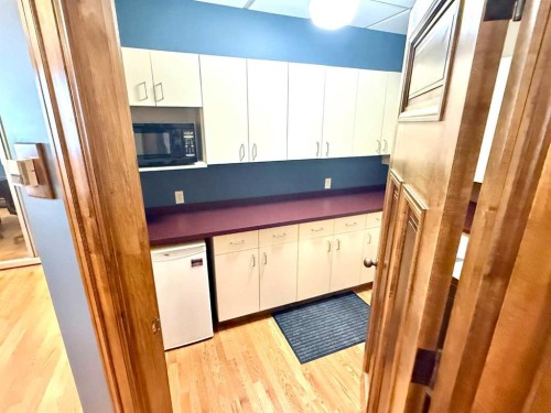 107 & 108-4836 50 Street, Red Deer, AB 