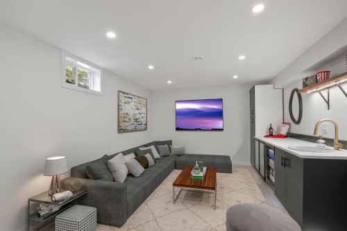 7 Stirling Close, Red Deer, AB - Indoor Photo Showing Living Room