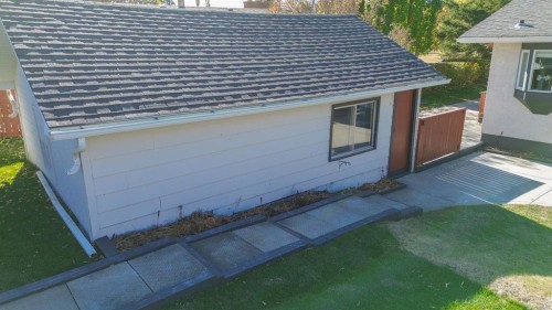 7 Stirling Close, Red Deer, AB - Outdoor