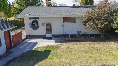 7 Stirling Close, Red Deer, AB - Outdoor