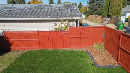7 Stirling Close, Red Deer, AB - Outdoor