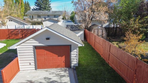 7 Stirling Close, Red Deer, AB - Outdoor
