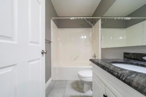 24 Elliott Drive, Camrose, AB - Indoor Photo Showing Bathroom