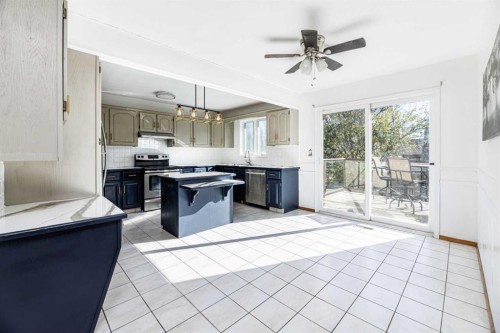 32 Huget Crescent, Red Deer, AB - Indoor Photo Showing Kitchen