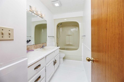 32 Huget Crescent, Red Deer, AB - Indoor Photo Showing Bathroom