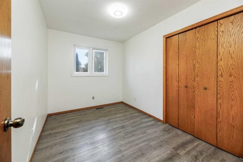 32 Huget Crescent, Red Deer, AB - Indoor Photo Showing Other Room