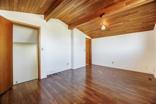 32 Huget Crescent, Red Deer, AB - Indoor Photo Showing Other Room