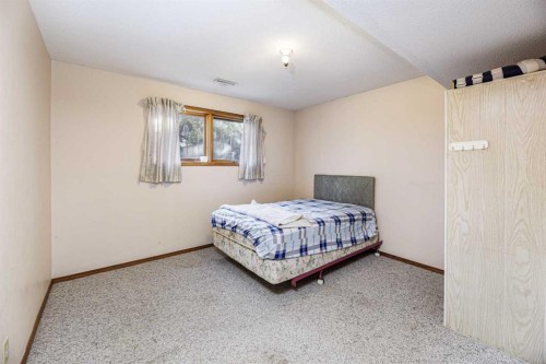 32 Huget Crescent, Red Deer, AB - Indoor Photo Showing Bedroom