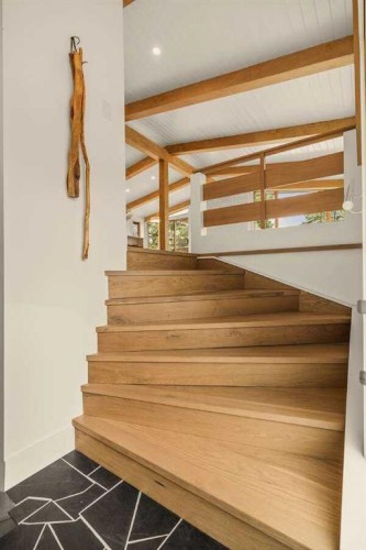 2724 Crawford Road Nw, Calgary, AB - Indoor Photo Showing Other Room