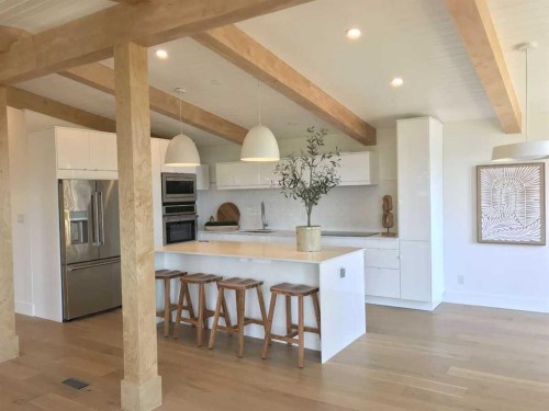 2724 Crawford Road Nw, Calgary, AB - Indoor Photo Showing Kitchen