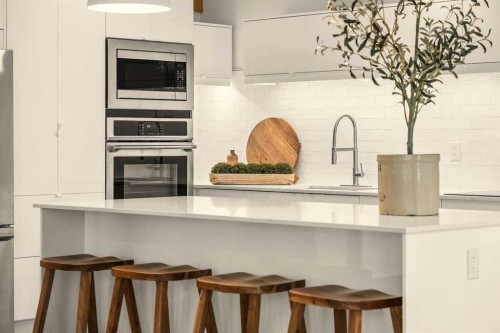 2724 Crawford Road Nw, Calgary, AB - Indoor Photo Showing Kitchen