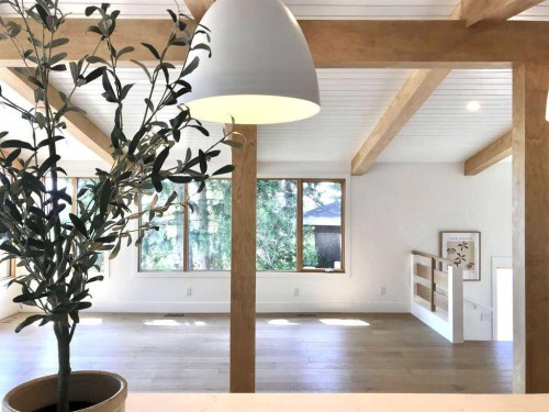 2724 Crawford Road Nw, Calgary, AB - Indoor Photo Showing Other Room