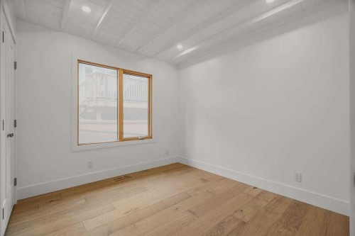 2724 Crawford Road Nw, Calgary, AB - Indoor Photo Showing Other Room