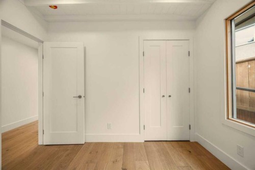 2724 Crawford Road Nw, Calgary, AB - Indoor Photo Showing Other Room