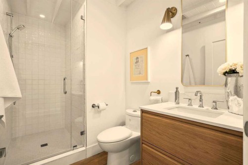 2724 Crawford Road Nw, Calgary, AB - Indoor Photo Showing Bathroom