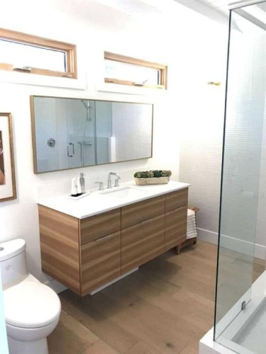 2724 Crawford Road Nw, Calgary, AB - Indoor Photo Showing Bathroom