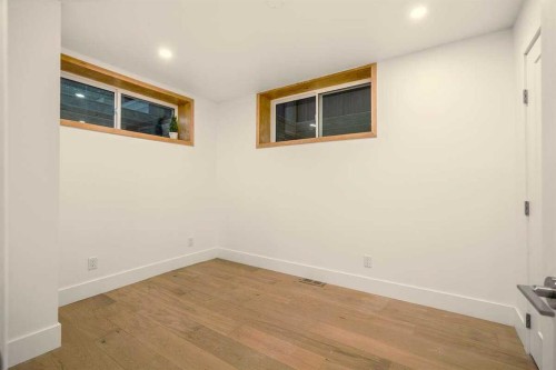 2724 Crawford Road Nw, Calgary, AB - Indoor Photo Showing Other Room