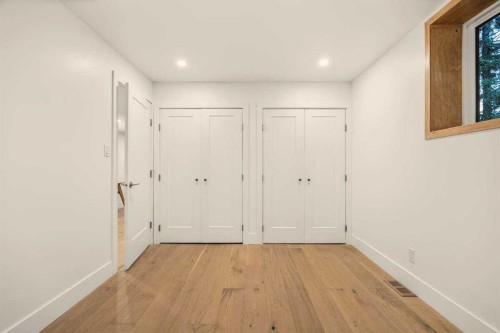 2724 Crawford Road Nw, Calgary, AB - Indoor Photo Showing Other Room