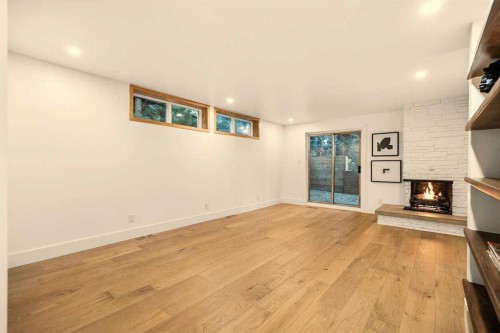 2724 Crawford Road Nw, Calgary, AB - Indoor Photo Showing Other Room