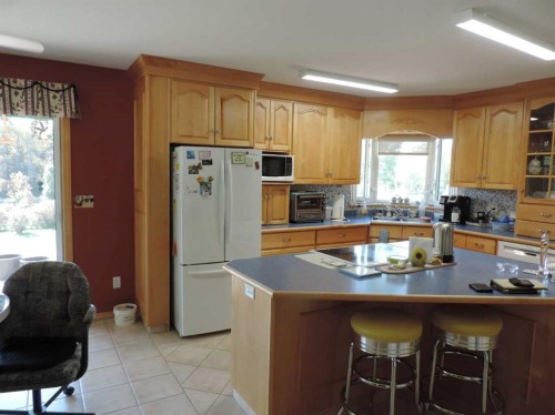 #11 Poor Man Flats Blue 14021  Hwy 53, Rural Ponoka County, AB - Indoor Photo Showing Kitchen With Double Sink