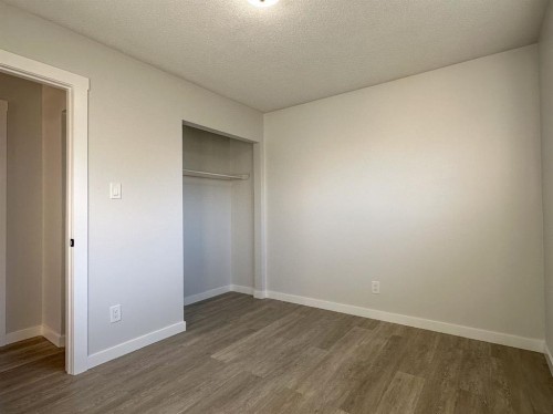 5204 51 Avenue, Alix, AB - Indoor Photo Showing Other Room