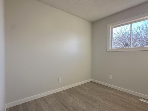 5204 51 Avenue, Alix, AB - Indoor Photo Showing Other Room