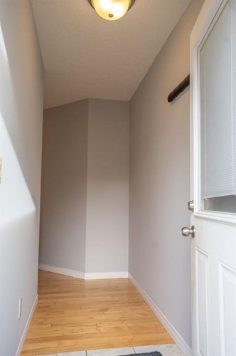 4521 Van Eaton Way, Clive, AB - Indoor Photo Showing Other Room