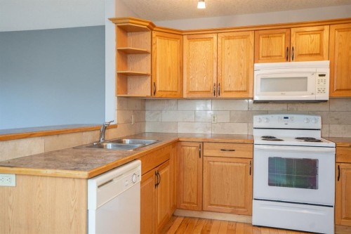 4521 Van Eaton Way, Clive, AB - Indoor Photo Showing Kitchen With Double Sink