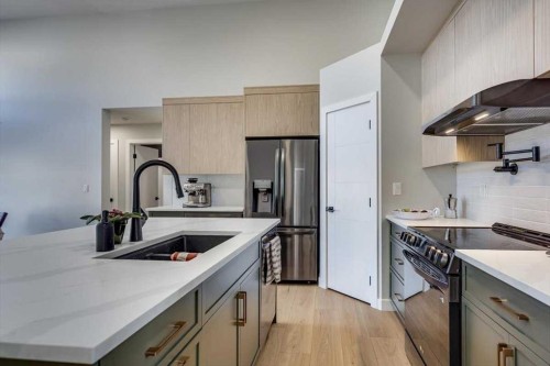 232 Emerald Drive, Red Deer, AB - Indoor Photo Showing Kitchen With Double Sink With Upgraded Kitchen