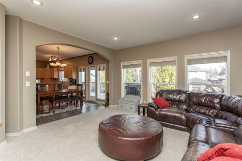 35 Woodrow Close, Red Deer, AB - Indoor Photo Showing Living Room