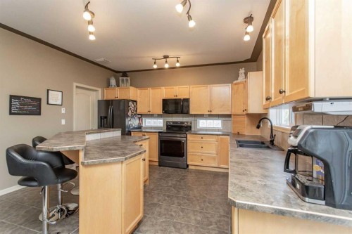 35 Woodrow Close, Red Deer, AB - Indoor Photo Showing Kitchen