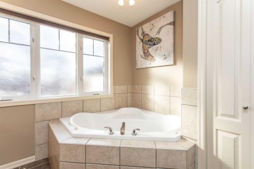 35 Woodrow Close, Red Deer, AB - Indoor Photo Showing Bathroom