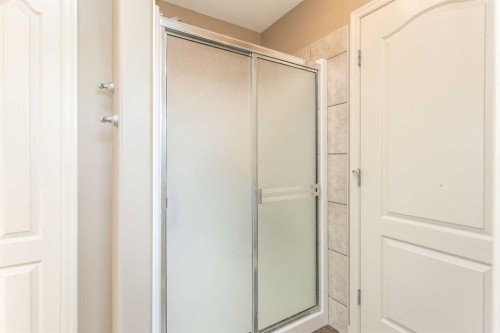 35 Woodrow Close, Red Deer, AB - Indoor Photo Showing Bathroom