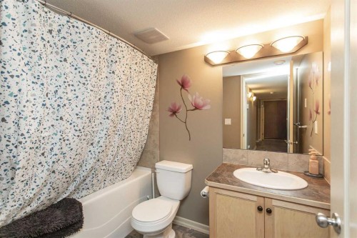35 Woodrow Close, Red Deer, AB - Indoor Photo Showing Bathroom