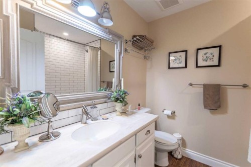 5218 57 Street, Stettler, AB - Indoor Photo Showing Bathroom