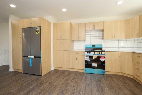27 Gregson Crescent, Red Deer, AB - Indoor Photo Showing Kitchen