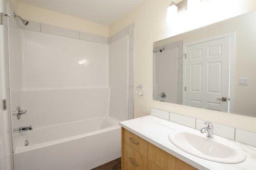 27 Gregson Crescent, Red Deer, AB - Indoor Photo Showing Bathroom