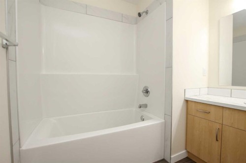 27 Gregson Crescent, Red Deer, AB - Indoor Photo Showing Bathroom