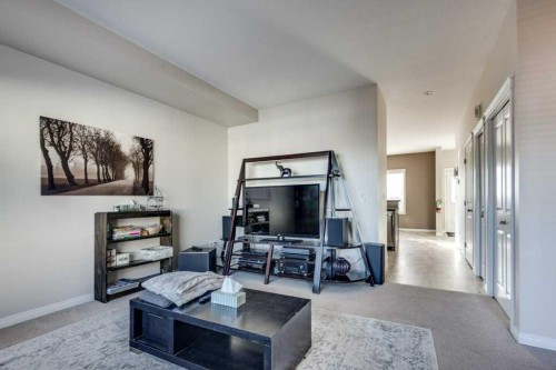 111-50 Lucky Place, Sylvan Lake, AB - Indoor Photo Showing Living Room