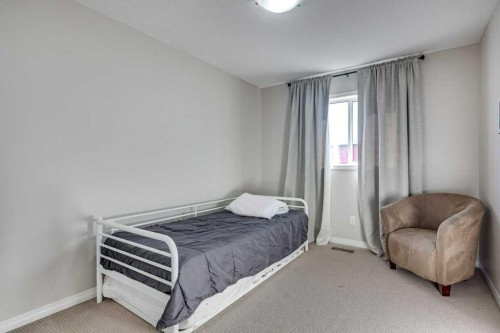 111-50 Lucky Place, Sylvan Lake, AB - Indoor Photo Showing Bedroom