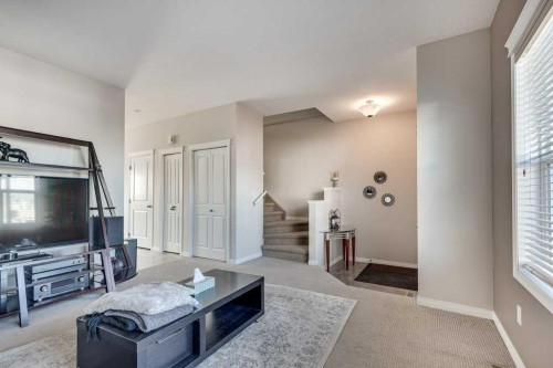 111-50 Lucky Place, Sylvan Lake, AB - Indoor Photo Showing Living Room