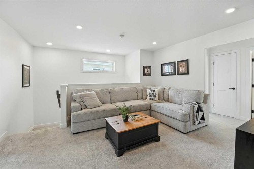 84 Emmett Crescent, Red Deer, AB - Indoor Photo Showing Living Room