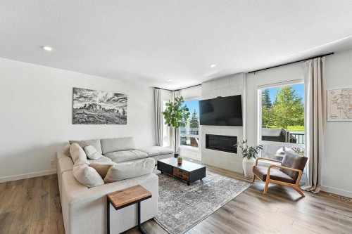84 Emmett Crescent, Red Deer, AB - Indoor Photo Showing Living Room
