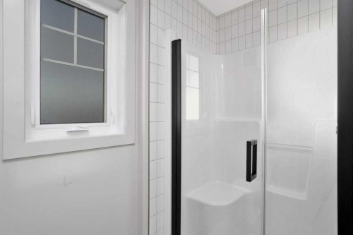 122 Gray Close, Sylvan Lake, AB - Indoor Photo Showing Bathroom