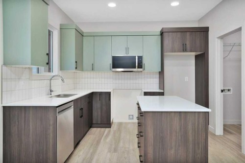122 Gray Close, Sylvan Lake, AB - Indoor Photo Showing Kitchen