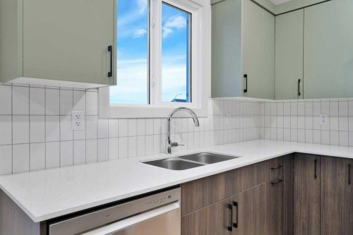 122 Gray Close, Sylvan Lake, AB - Indoor Photo Showing Kitchen With Double Sink