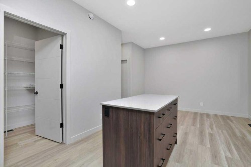 122 Gray Close, Sylvan Lake, AB - Indoor Photo Showing Other Room