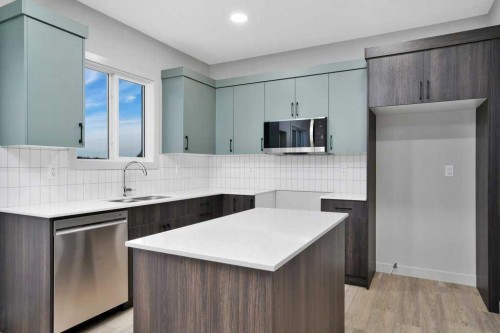 122 Gray Close, Sylvan Lake, AB - Indoor Photo Showing Kitchen