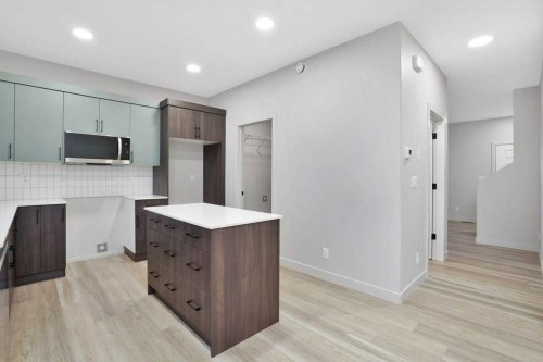 122 Gray Close, Sylvan Lake, AB - Indoor Photo Showing Kitchen