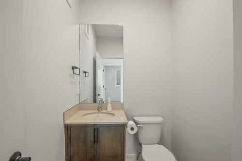 151 Cedar Square, Blackfalds, AB - Indoor Photo Showing Bathroom